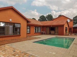 7 Bed House in Larrendale