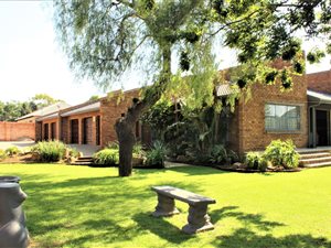4 Bed House in Dunnottar