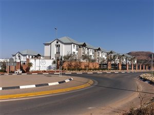 3 Bed Apartment in Wilgeheuwel