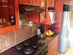 2 Bed Flat in Driehoek
