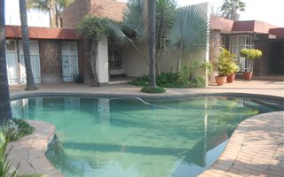 4 Bedroom House in Penina Park