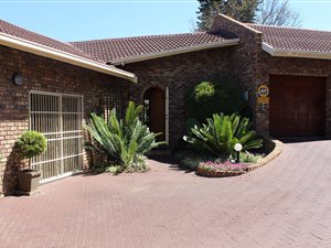 3 Bedroom House in Rooihuiskraal