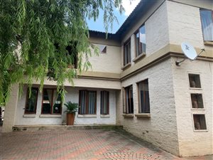 4 Bed Duet in Lynnwood Glen