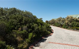 930 m² Land available in Herolds Bay