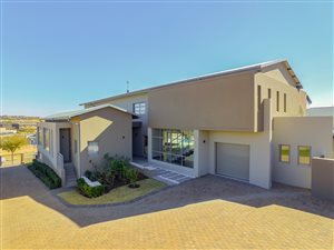 5 Bed House in Waterfall Country Estate