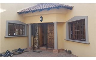 4 Bedroom House in Waterkloof Ridge