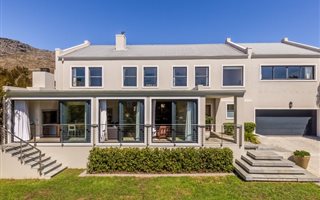6 Bedroom House in Silvertree Estate