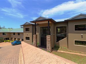 2000 m² Commercial space in Hillcrest Central