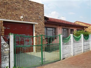 5 Bed House in Alra Park