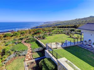 5 Bed House in Oubaai and surrounds