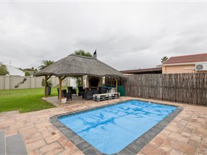 5 Bed House in Die Bos