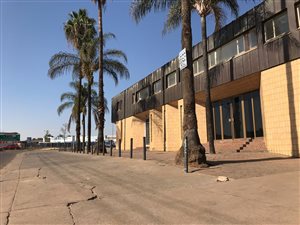 1800 m² Commercial space in East Lynne