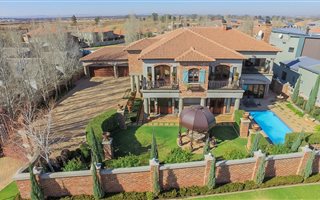 4 Bedroom House in Tuscany Ridge