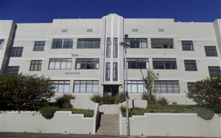 2.5 Bedroom Apartment in Three Anchor Bay