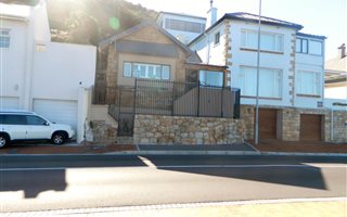 3 Bedroom House in Kalk Bay