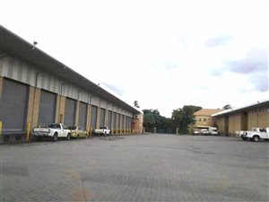 4900 m² Industrial space in Pomona