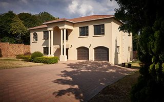 4 Bedroom House in Kyalami Crest