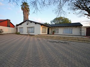 3 Bed House in Evans Park