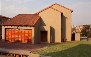 3 Bedroom House in Featherbrooke Estate