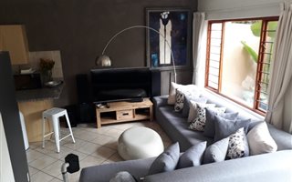 1 Bedroom Simplex in Paulshof