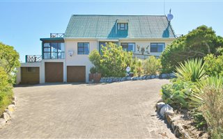 4 Bedroom House in Bettys Bay