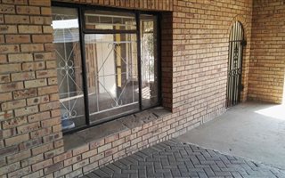 4 Bedroom House in Heidedal