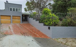 4 Bedroom House in Hout Bay and surrounds
