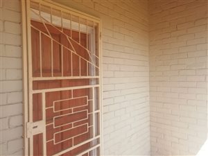 2 Bed House in Alra Park
