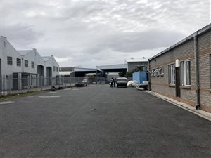 2400 m² Industrial space in Airport Industria