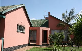 3 Bedroom House in Helikon Park