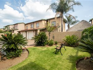 3 Bed Duplex in Springs Central