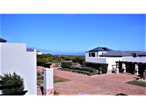 4 Bed House in Atlantic Beach Golf Estate