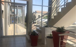 135 m² Commercial space in Sunninghill