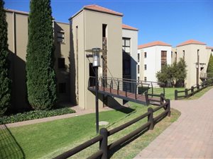 2 Bed Apartment in Emfuleni Golf Estate