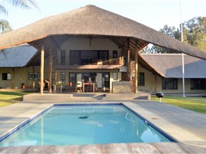 5 Bed House in Beaulieu
