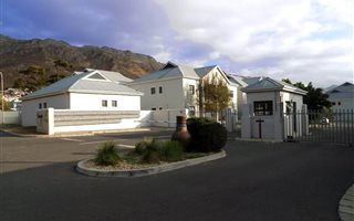 2 Bedroom Apartment in Admirals Park