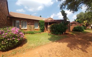 2 Bedroom Simplex in Karen Park