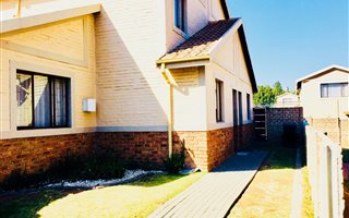 3 Bedroom Duplex in Carlswald Estate
