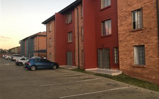 2 Bedroom Apartment in Rooihuiskraal North