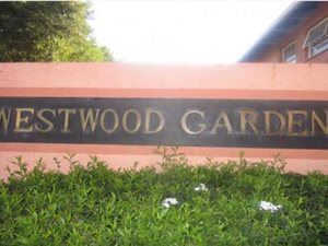 3 Bed Townhouse in Roodepoort Central