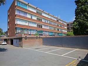 1.5 Bed Apartment in Kew