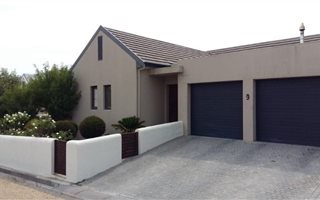 4 Bedroom House in Somerset West Central