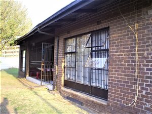 5 Bed House in Bosmont