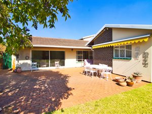 3 Bed House in Dowerglen
