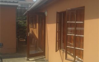 2 Bedroom Garden Cottage in Bluff