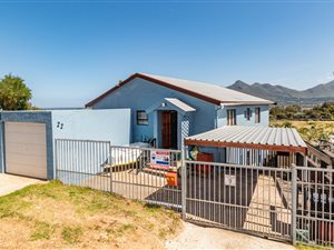 4 Bed House in Capri