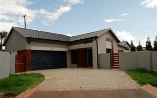 3 Bedroom House in Raslouw
