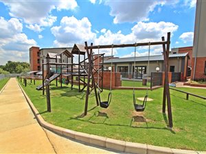 3 Bed Townhouse in Edenglen