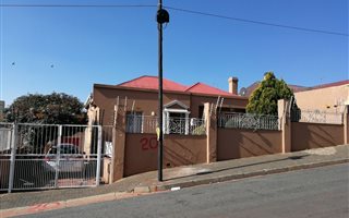 3 Bedroom House in Kensington