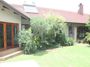 3 Bed House in Highway Gardens